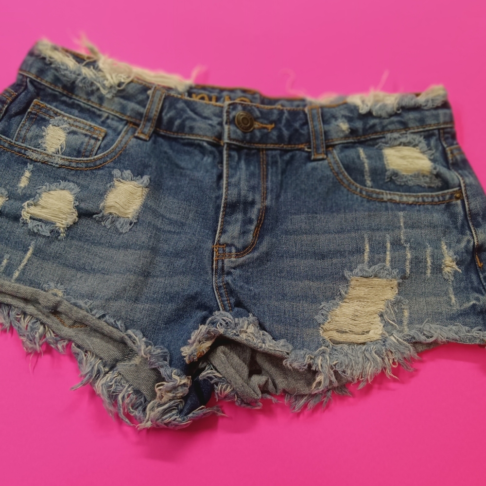 Rue 21 distressed shorts size 6